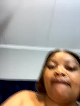 YummyEbonyTits's cam snapshot