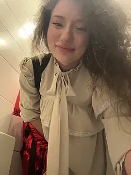 MooonReal live sex cam