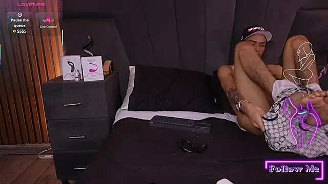 DerryAndIzzy's cam snapshot