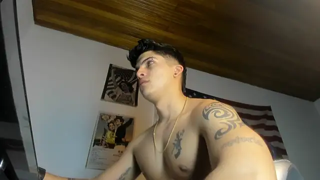 charlie_hotxxx's cam snapshot