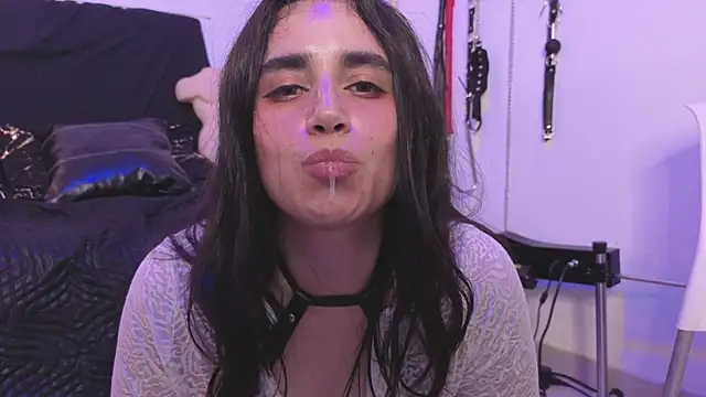 elowen_halley1's cam snapshot