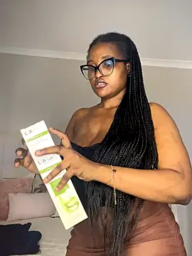 Bustygoddess32's cam snapshot