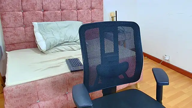 Kaia_Monroe_'s cam snapshot