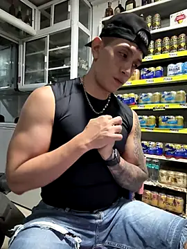 OliverWest04 live sex cam