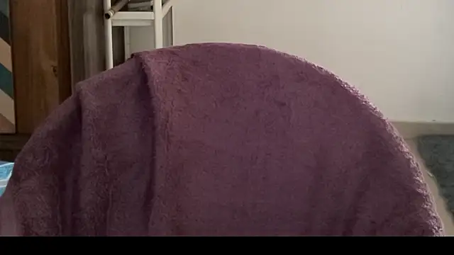 MakeMeAwareAah's cam snapshot