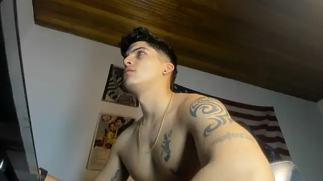 charlie_hotxxx's cam snapshot