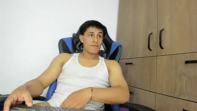 dorman_boy's cam snapshot