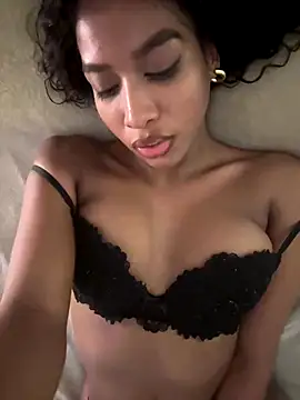 IamCrystal2 live sex cam