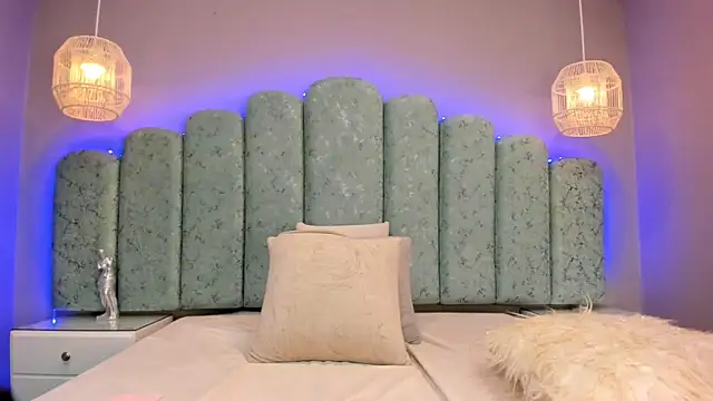 ninacrave_'s cam snapshot