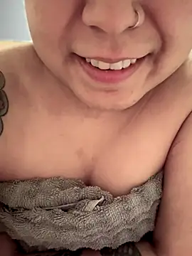 kimmiakiss22's cam snapshot