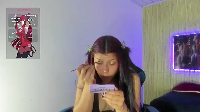 Raven_Rouge_'s cam snapshot