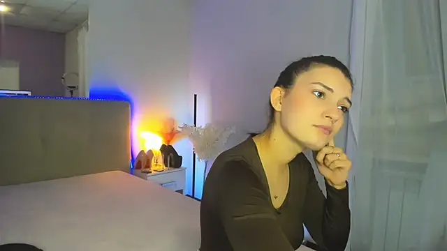 Laura_Leee's cam snapshot