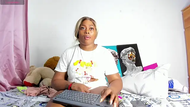 Lilybaudinx96 live sex cam