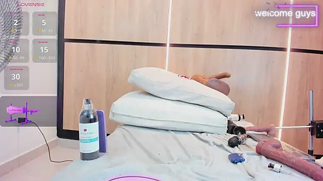 adela_chase's cam snapshot