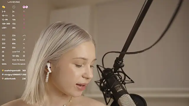 KessyPlaudis live sex cam