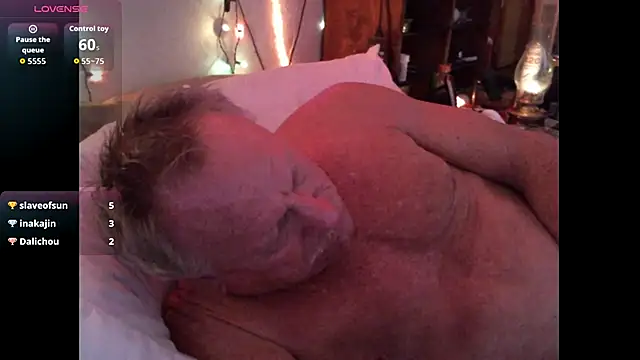 Pussyeat2please live sex cam