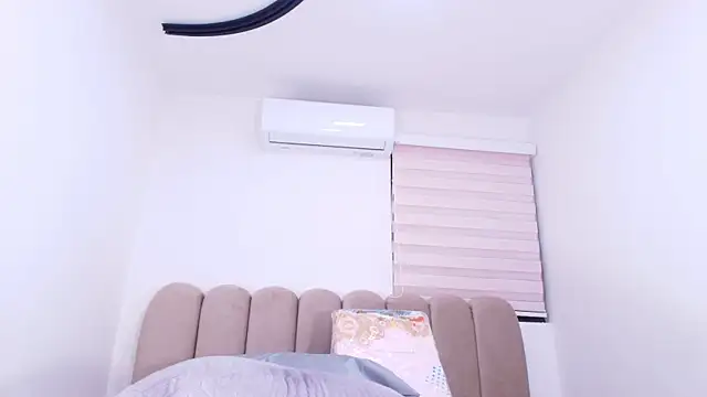 nicol_f live sex cam