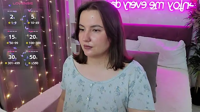 FeralPeach's cam snapshot