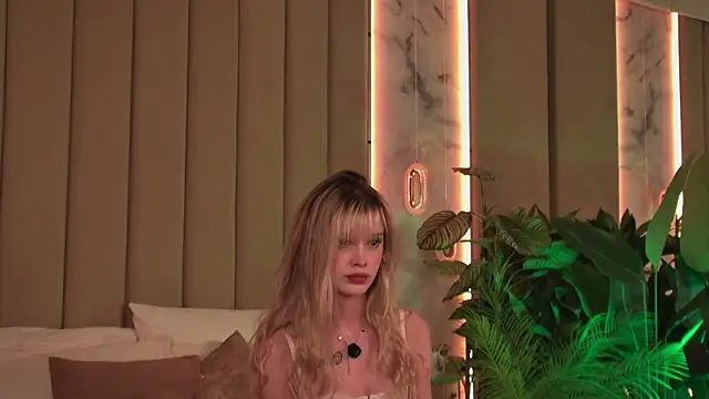 BellaSecrett's cam snapshot