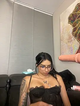 Hilary_pinkk's cam snapshot