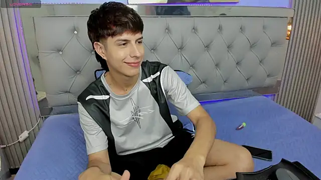 Estiv18_'s cam snapshot