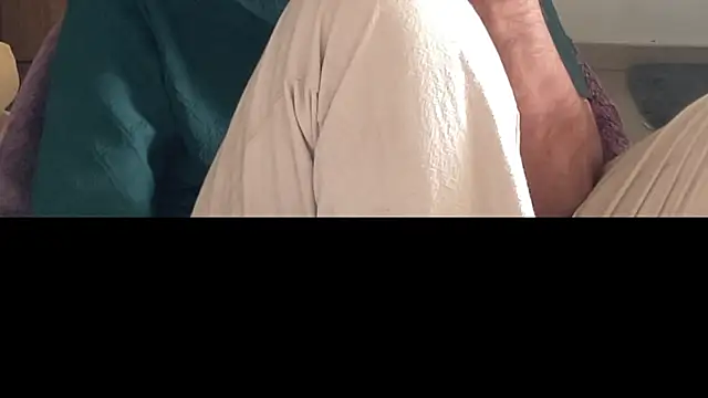 MakeMeAwareAah's cam snapshot