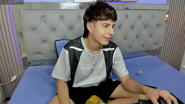 Estiv18_'s cam snapshot