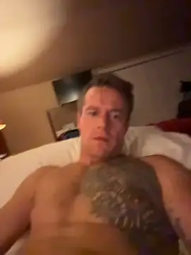 DILFiGuess1's cam snapshot