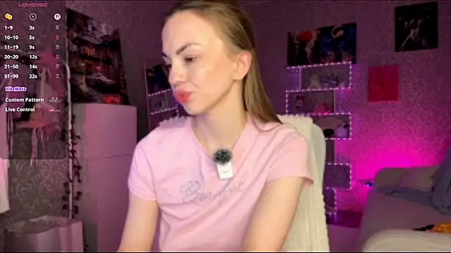 MiraVandee's cam snapshot