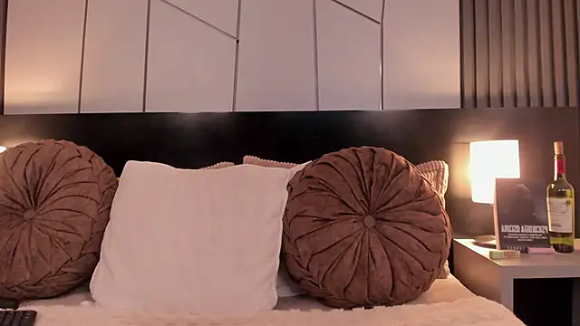 fiorella_paris's cam snapshot