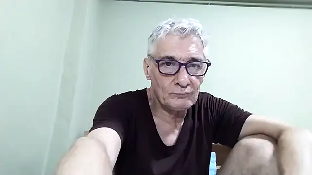 BIGUNCUTHARDCOCK live sex cam