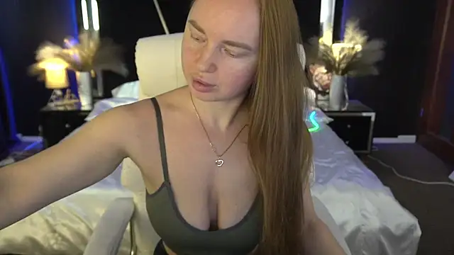 MiaRedFox live sex cam