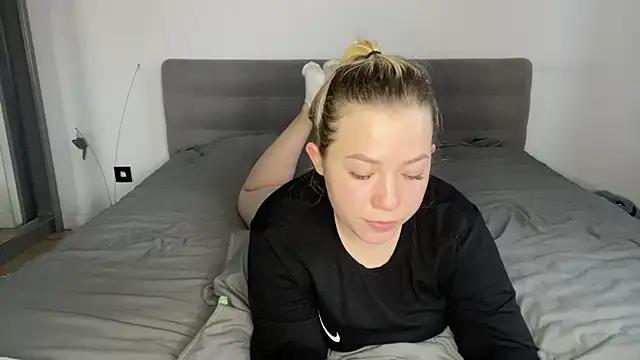 Embersweetbunny's cam snapshot