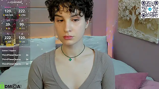 Adeline_Perle live sex cam