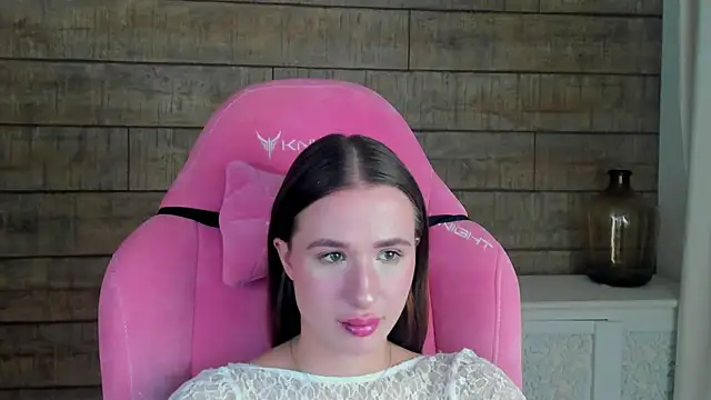 KristinaBellini live sex cam