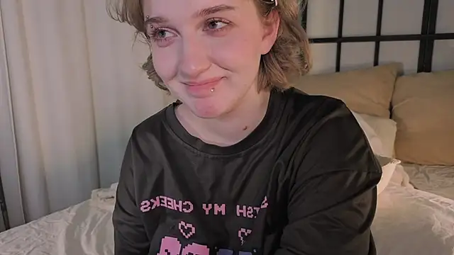 ELLIEJAY's cam snapshot