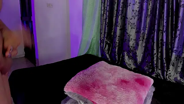 Caroline_Clark420's cam snapshot