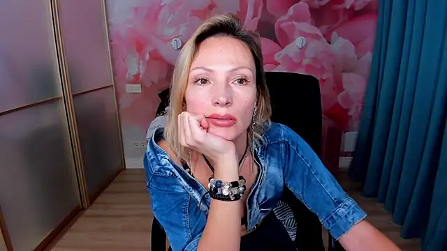 AlinaMoor's cam snapshot