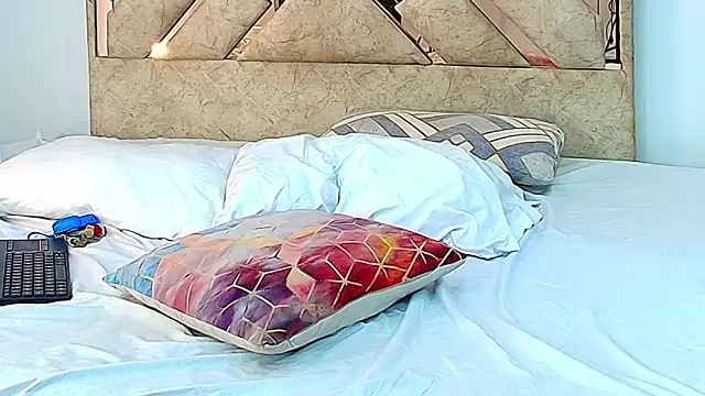 ZaraRousse's cam snapshot