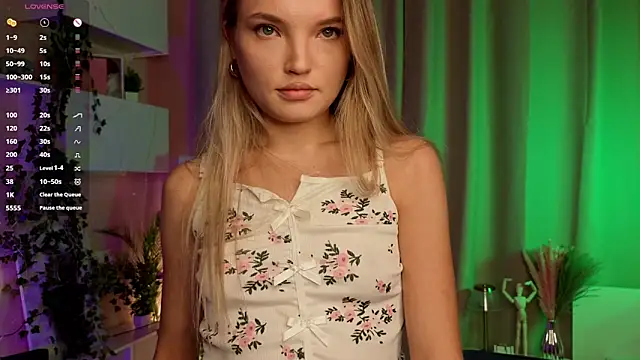 JulieLupo's cam snapshot