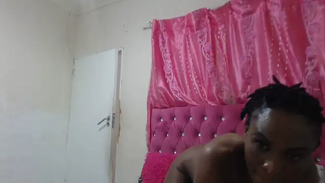 SexyBootie's cam snapshot