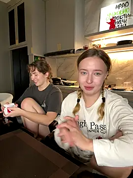 Nura_n_Sarah live sex cam