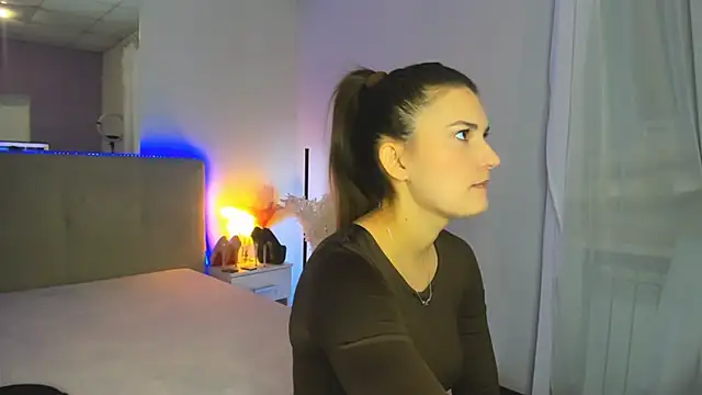 Laura_Leee's cam snapshot