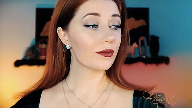 MissBeverlyMills's cam snapshot