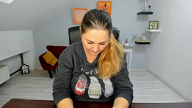 LollaGirl's cam snapshot