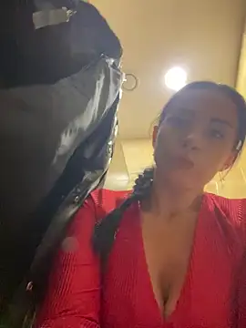 CrazzyChicks live sex cam