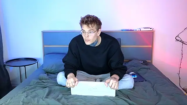 DENIS_HERE's cam snapshot