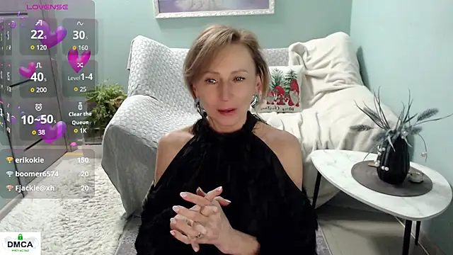 HornyMilf_777's cam snapshot