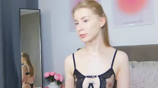 VioletiSwone's cam snapshot