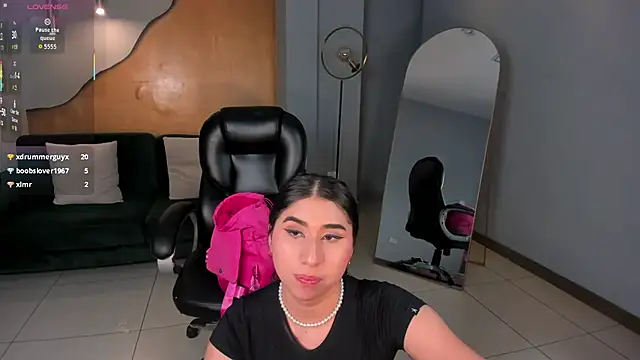 MayaMoretti_'s cam snapshot